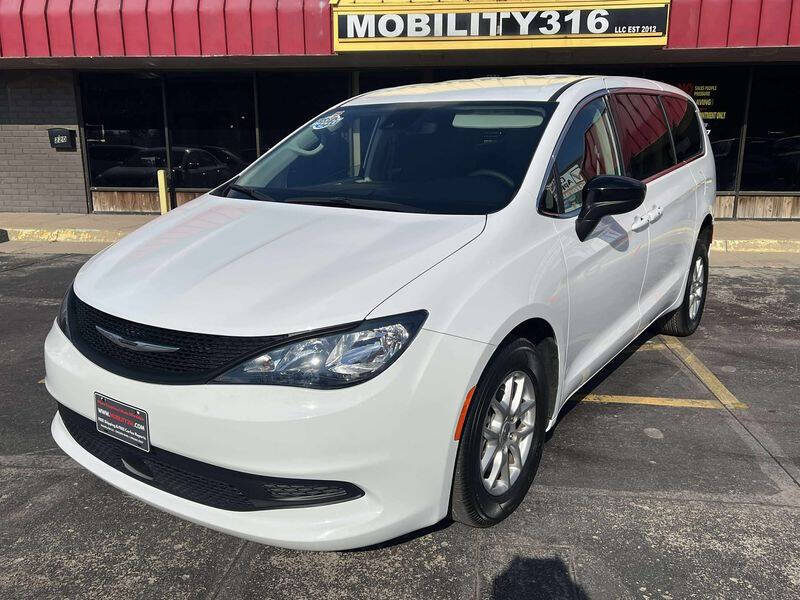 2024 Chrysler Voyager LX