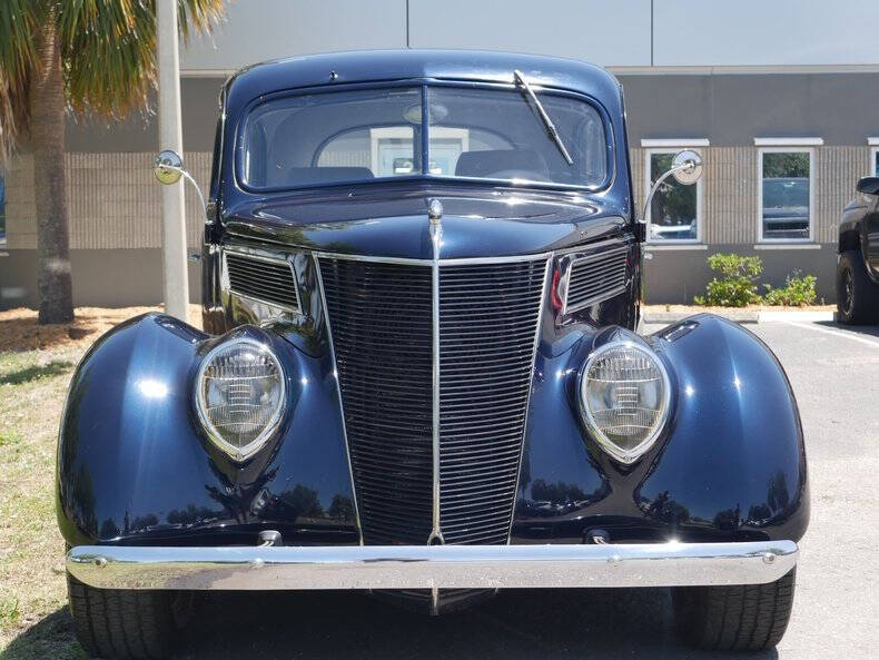 1937 Ford Deluxe