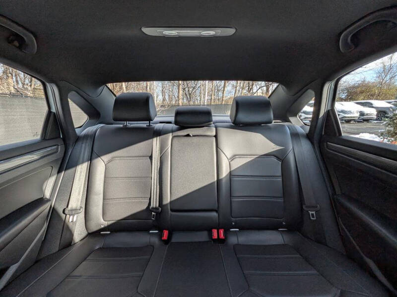 2021 Volkswagen Passat R-Line