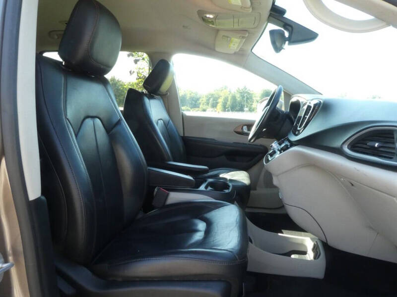 2017 Chrysler Pacifica Touring-L