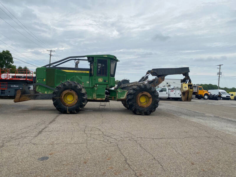 2017 John Deere 748L
