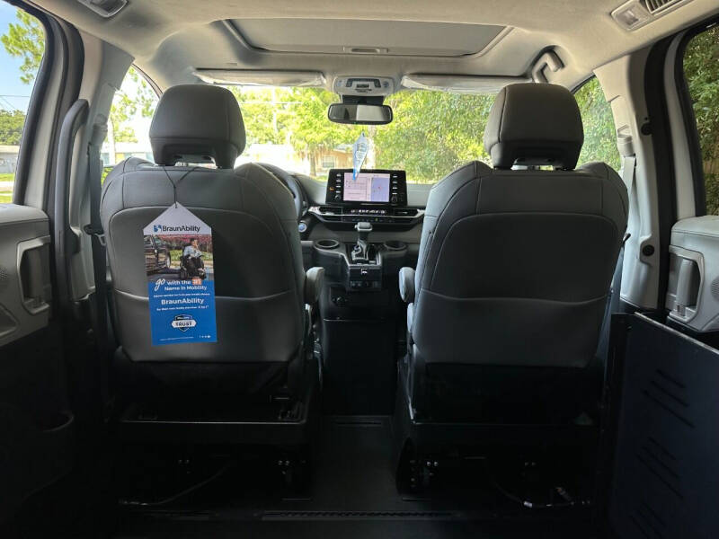 2023 Toyota Sienna XLE 8-Passenger