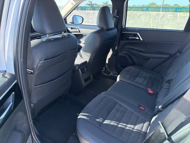 2023 Mitsubishi Outlander SE