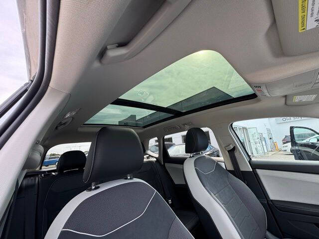 2025 Volkswagen Taos SE 4Motion