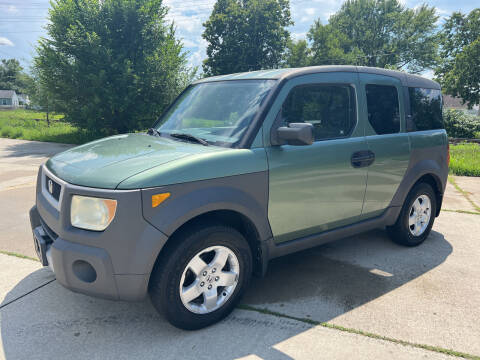 2004 Honda Element for sale at Mr. Auto in Hamilton OH