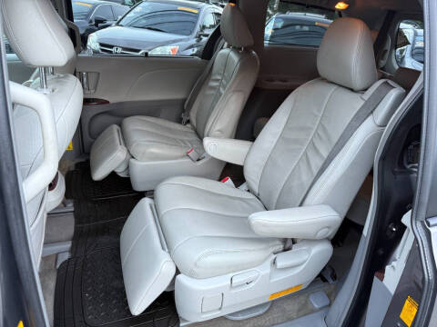 2013 Toyota Sienna XLE 7-Passenger
