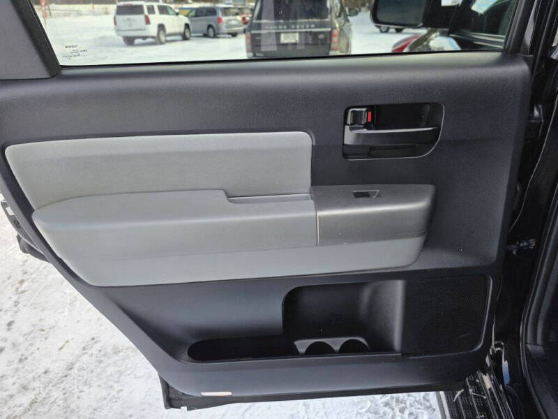 2016 Toyota Sequoia SR5