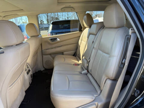 2017 Nissan Pathfinder SL