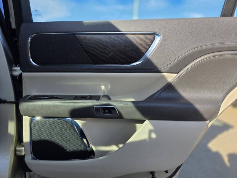 2017 Lincoln Continental Select