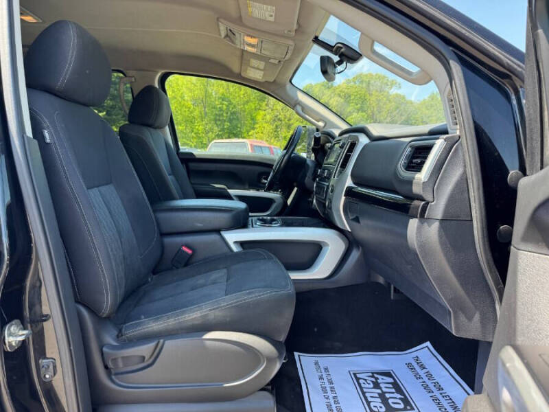 2017 Nissan Titan