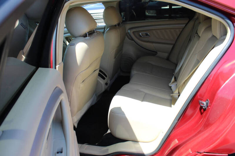 2018 Ford Taurus SEL