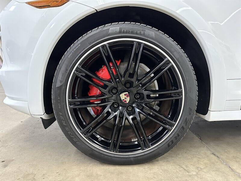 2013 Porsche Cayenne GTS