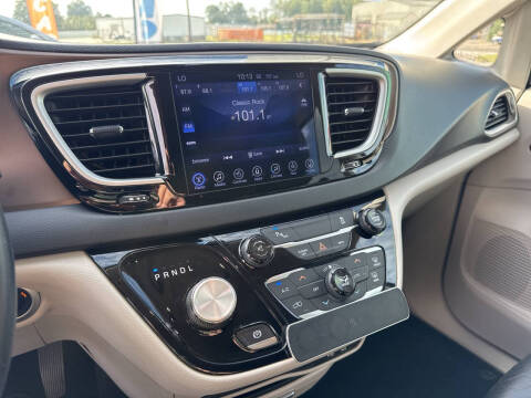 2017 Chrysler Pacifica Touring-L