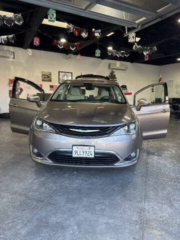 2018 Chrysler Pacifica Hybrid Touring Plus