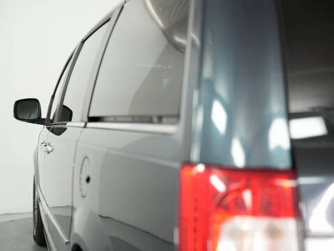 2014 Chrysler Town and Country Touring-L