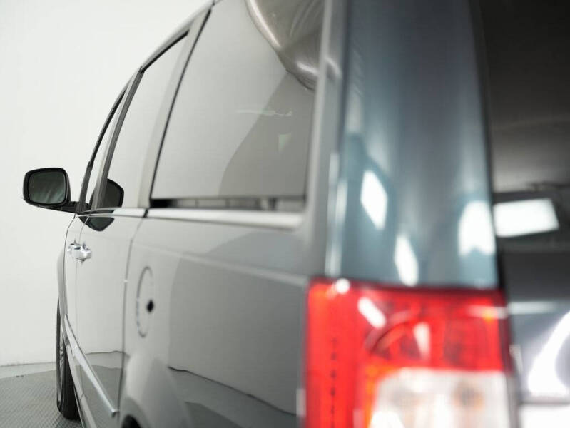 2014 Chrysler Town and Country Touring-L