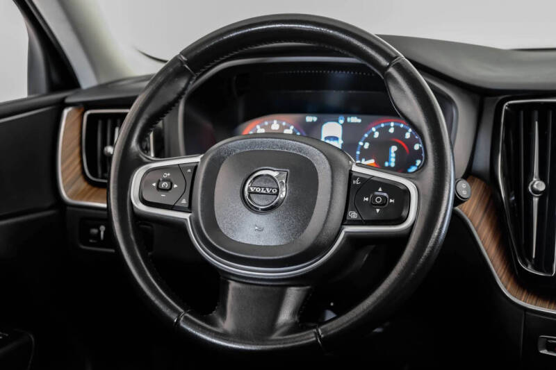 2021 Volvo XC60 T5 Momentum