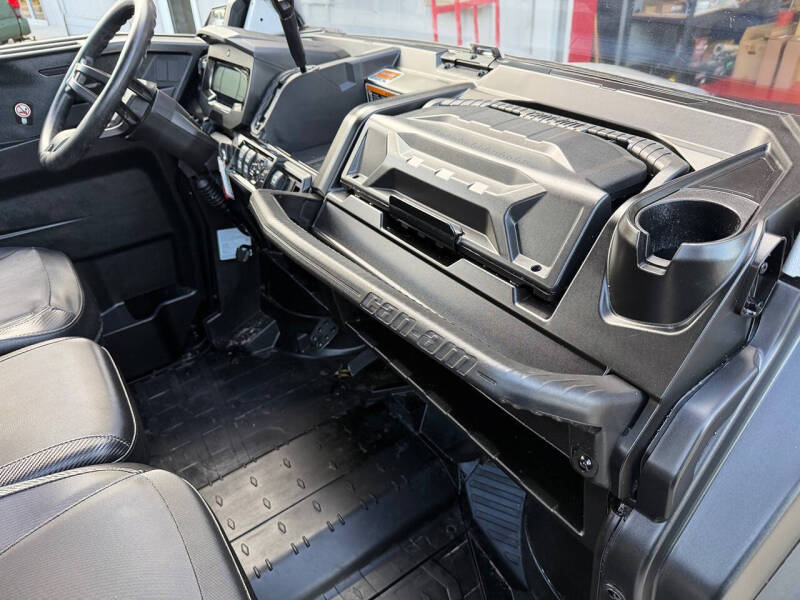 2024 Can-Am Defender Max X MR With Half Do