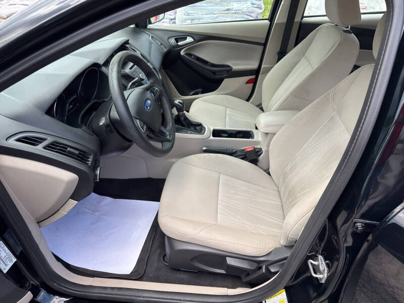 2016 Ford Focus SE - Photo 12