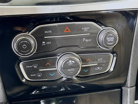 2023 Chrysler 300 Touring L