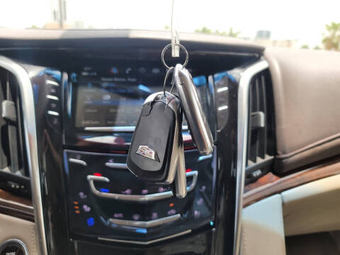 2017 Cadillac Escalade Standard