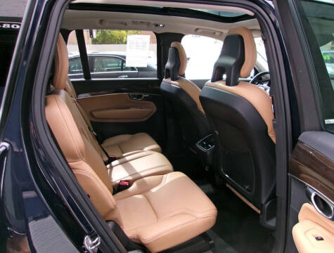 2016 Volvo XC90 T6 Momentum