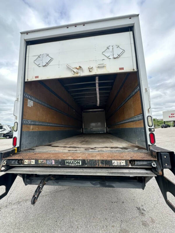 2017 Freightliner M2 106