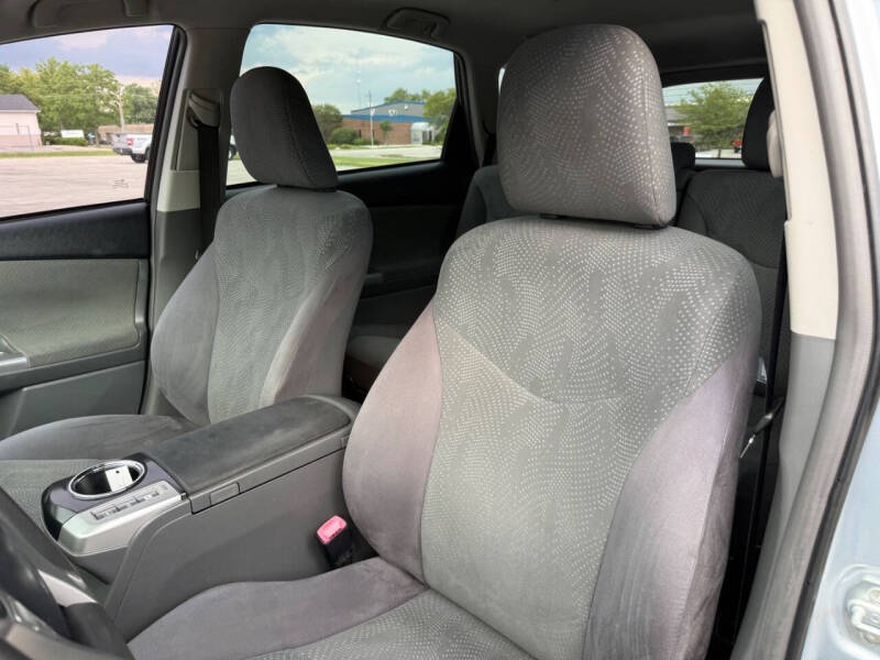 2013 Toyota Prius v Two