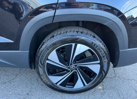 2025 Volkswagen Taos SE 4Motion