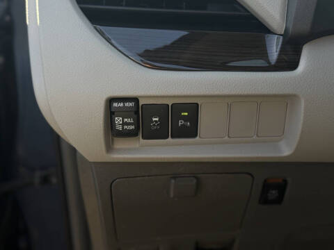 2019 Toyota Sienna XLE 7-Passenger Auto Access Seat