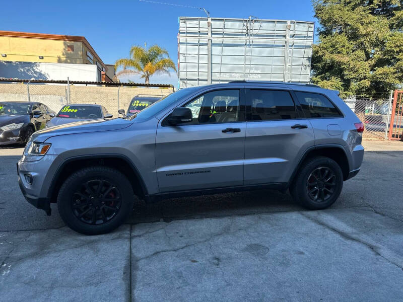 2016 Jeep Grand Cherokee null photo 3