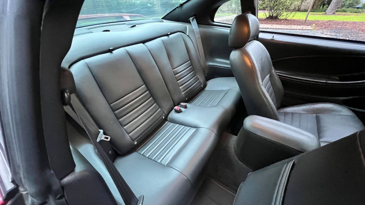 2004 Ford Mustang 35