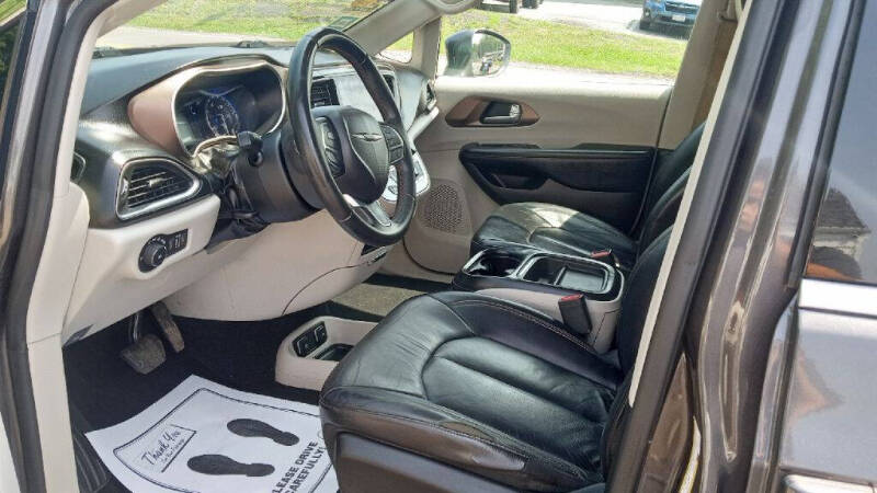 2017 Chrysler Pacifica Touring-L