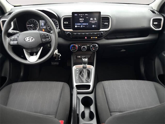 2022 Hyundai Venue SE