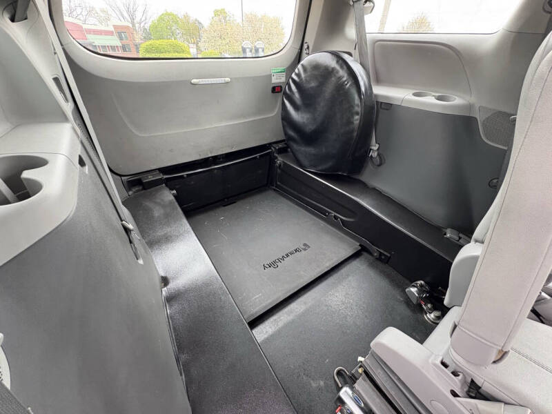 2017 Toyota Sienna L 7-Passenger