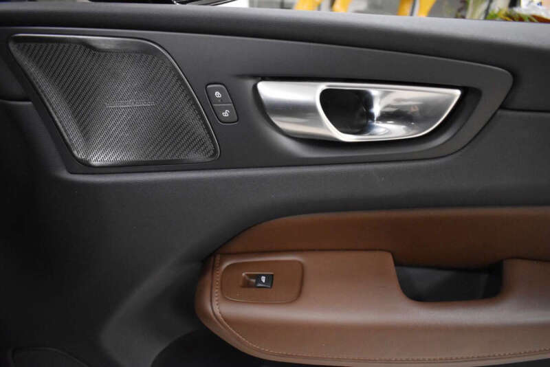 2024 Volvo XC60 B5 Plus Dark Theme