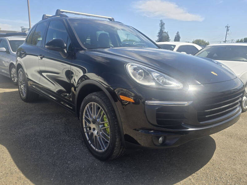 2016 Porsche Cayenne S E-Hybrid's photo