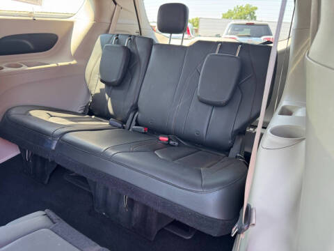 2017 Chrysler Pacifica Touring-L