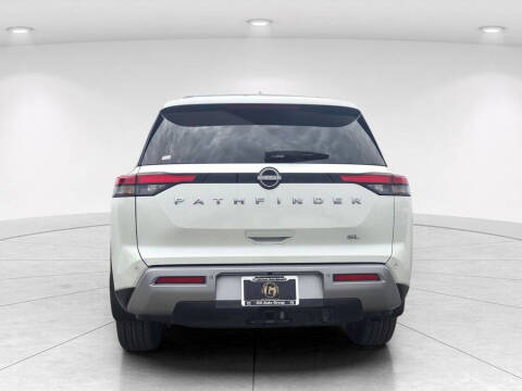 2023 Nissan Pathfinder SL