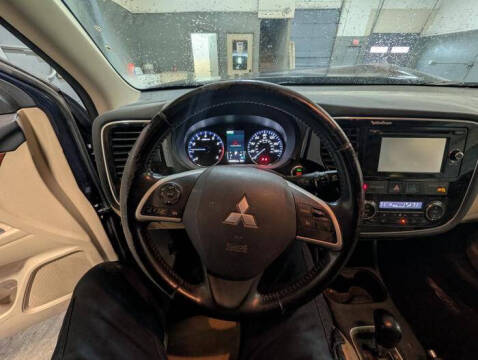 2015 Mitsubishi Outlander SE