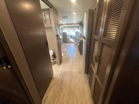 2019 Thor Motor Coach Hurricane