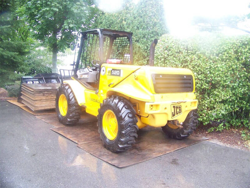 2004 JCB 520
