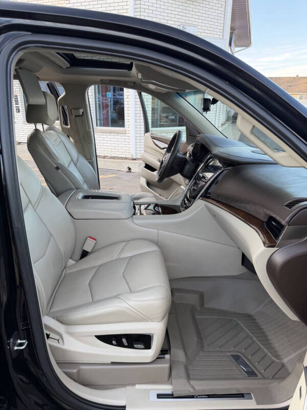 2017 Cadillac Escalade Luxury