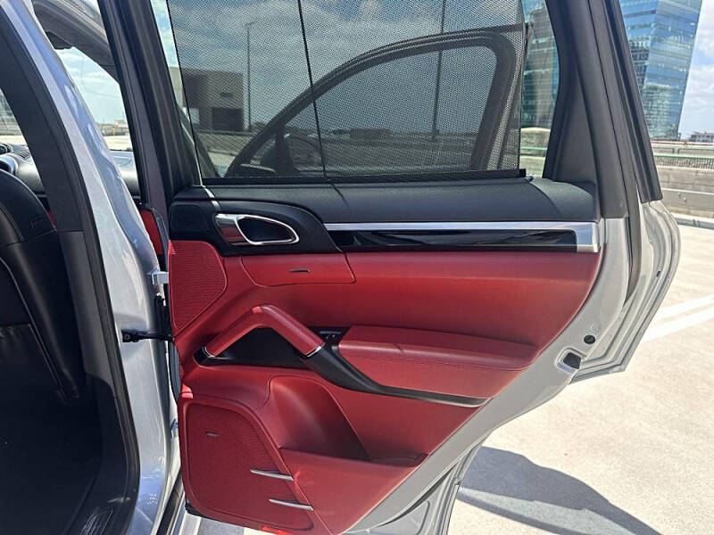 2016 Porsche Cayenne GTS