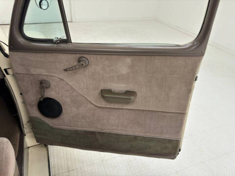 1948 Ford Super Deluxe