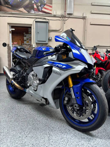 2015 Yamaha YZF-R1