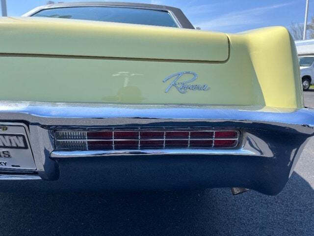1965 Buick Riviera 26