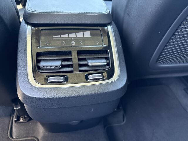 2025 Volvo XC90 B5 Core Bright Theme