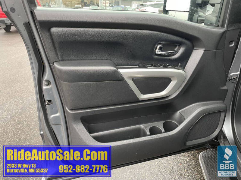 2017 Nissan Titan SV