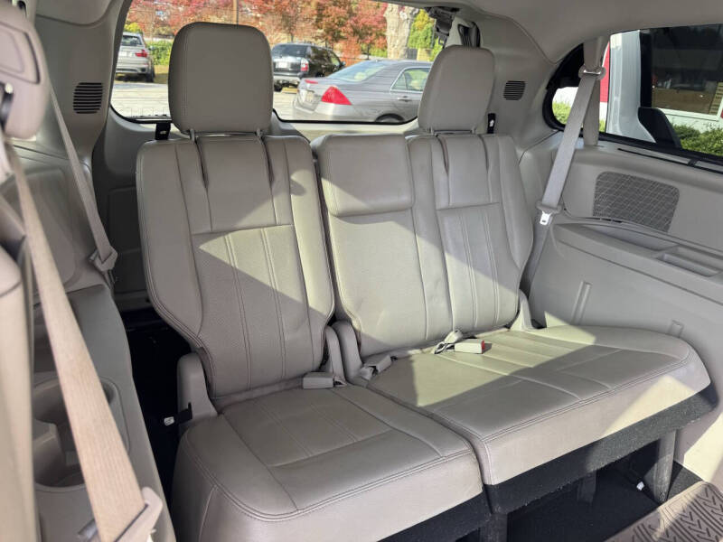 2011 Chrysler Town and Country Touring-L